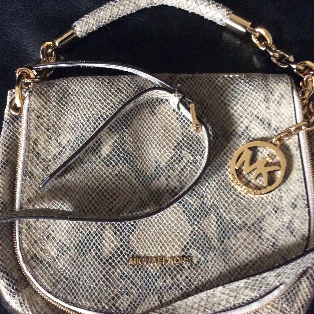 🆒KORS MK snake print cross body with dust bag